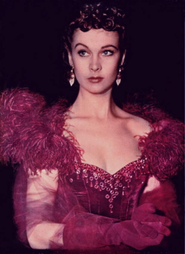 А помните одно из самых ярких платьев в истории кино, красное платье Скарлетт О'Хара в экранизации знаменитого романа "Унесённые ветром"? 