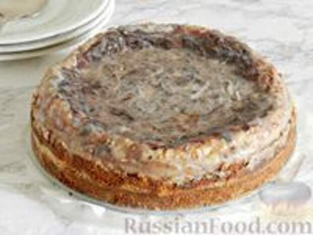 Фото приготовления рецепта: Королевская ватрушка с заливкой из сгущенки и шоколада - шаг №13