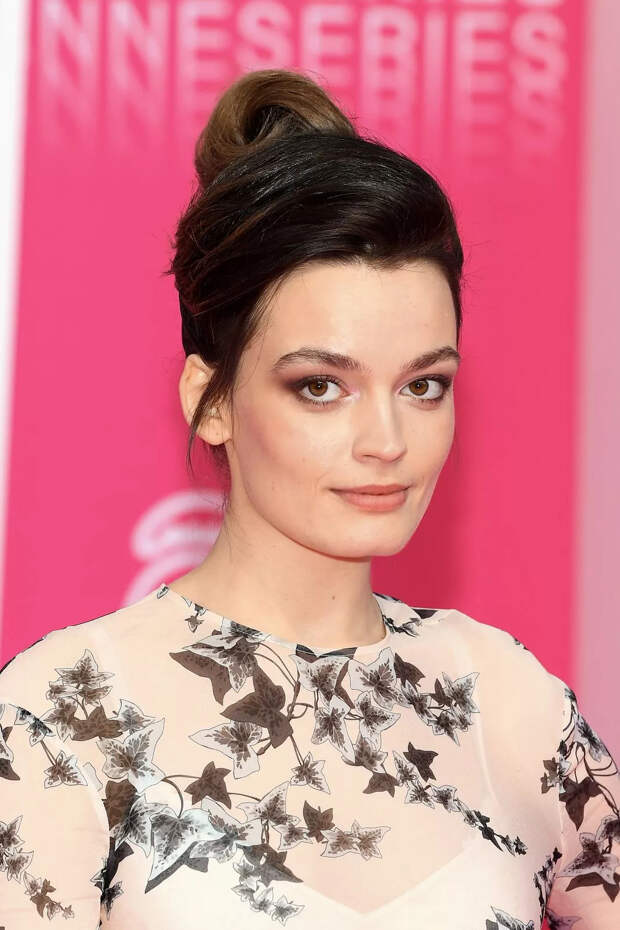 Эмма Макки на церемонии открытия 2-го международного фестиваля сериалов Canneseries