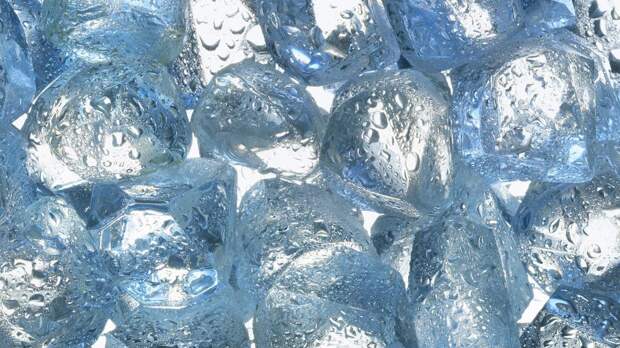 Ученым удалось создать суперионный лед. Он может существовать во внеземных мирах и недрах планет