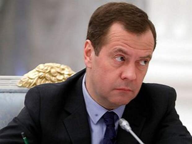 Рф заявил о том что. Медведев волонтеры. Медведев 22.