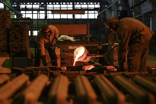 Baza: сантехники и электрики стали популярнее креативных профессий у молодежи