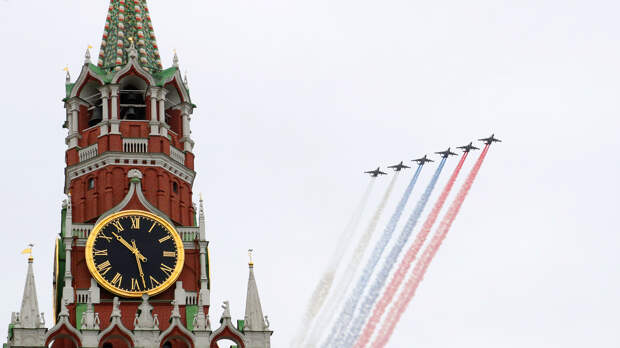 Штурмовики Су-25 на воздушном параде Победы в Москве, 9 мая 2020 года