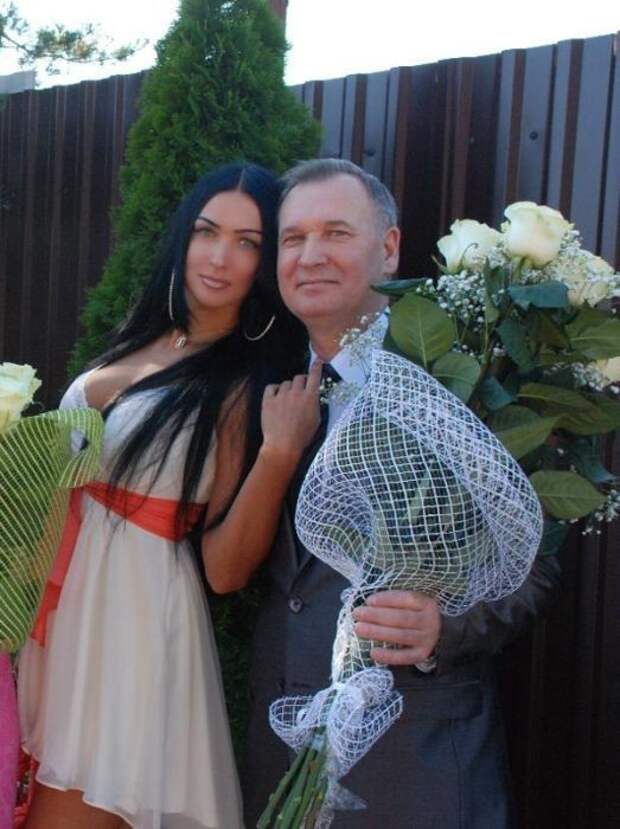 Тот неловкий момент, когда мама и дочь выглядят на один возраст Тот неловкий момент, когда мама и дочь выглядят на один возраст женщины, звезды, молодость