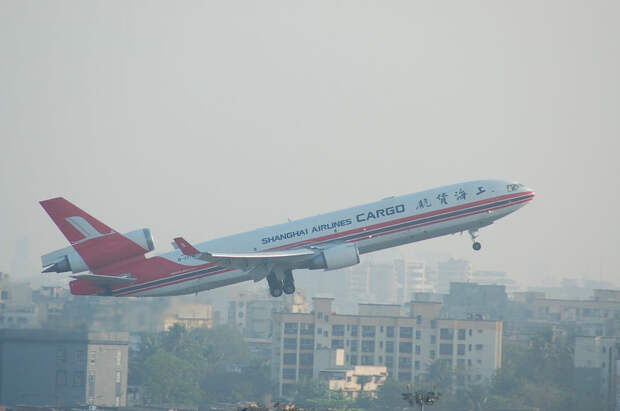 Картинки по запросу Почти тысяча самолетов за сутки: рекорд индийского аэропорта