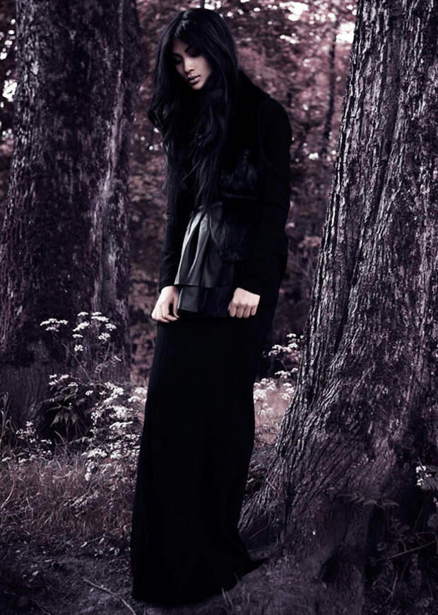 Мрачные мистические образы с черным платьем и с черной юбкой