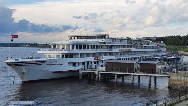 Побывал в каютах на пассажирском теплоходе «Мстислав Ростропович». Рассказываю как путешествуют пассажиры