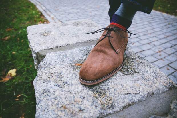 Вот несколько советов, как ухаживать за замшевой обувью. Она остается чистой даже в сырую погоду