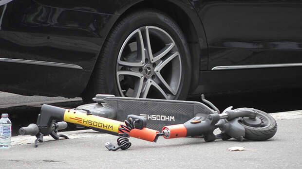 На Иваньковском шоссе юная электросамокатчица получила тяжелую травму головы и попала в больницу