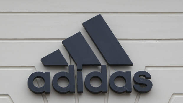 Mash сообщил об отмене сертификатов на товары Adidas в России