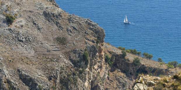 «Врачи дали полгода, а он прожил 40 лет»: невероятная история исцеления на острове долгожителей