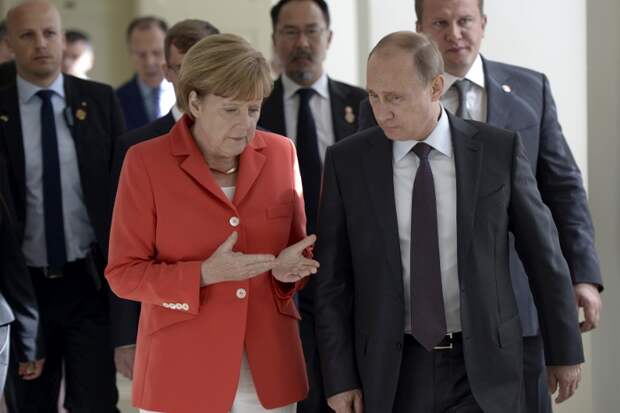 Президент РФ Владимир Путин и канцлер ФРГ Ангела .