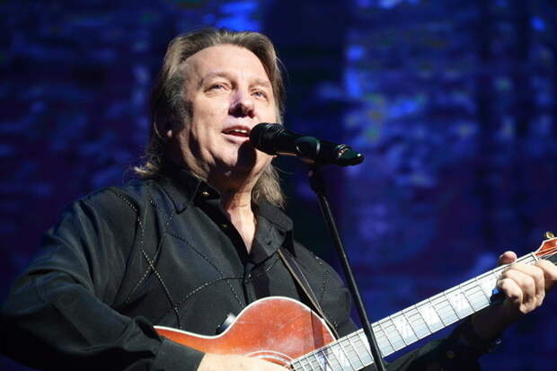 Известный певец заявил, что молодые вокалисты в России «не тянут и двух нот»