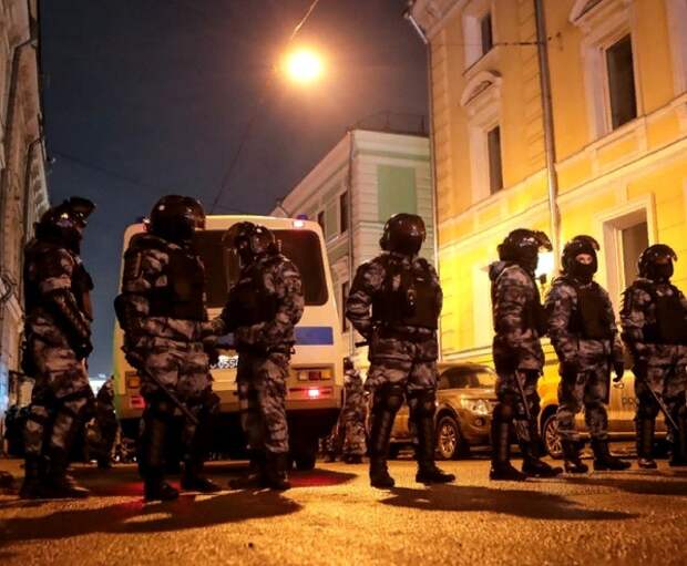 В Москве и Петербурге прошли акции протеста после приговора Навальному