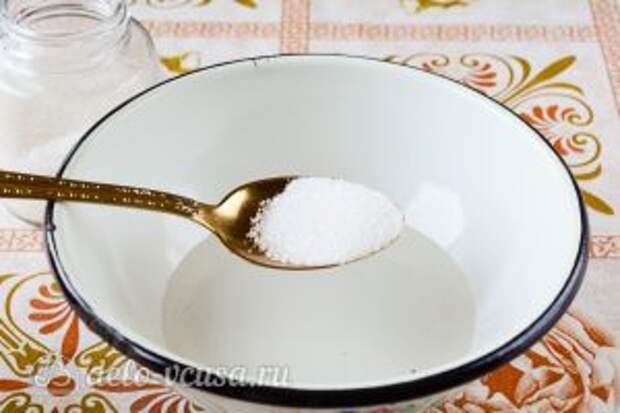 Постный пирог с вареньем: Сахар растворить в воде