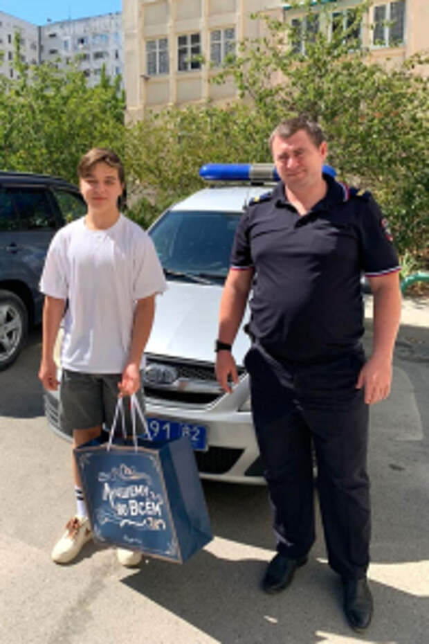 В Крыму транспортные полицейские присоединились к благотворительной акции «Помоги собраться в школу»