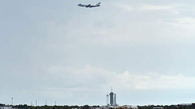 Самолету Трампа пришлось вернуться в США из-за неисправности