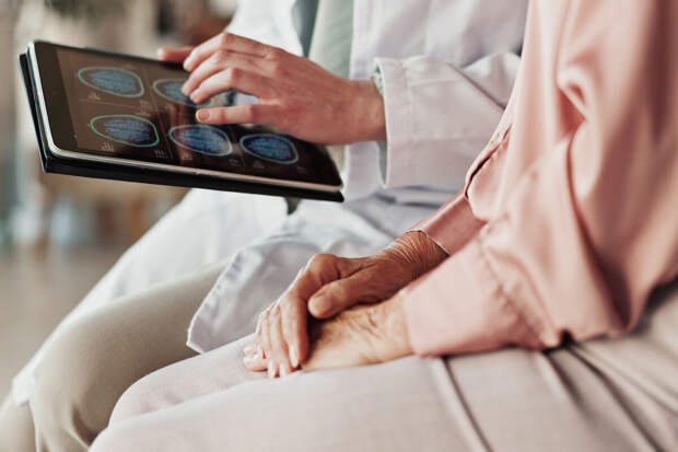 Neurology: вакцина от гриппа в высоких дозах снижает риск болезни Альцгеймера на 55%