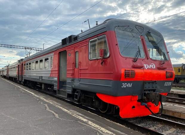 В Ростовской области автомобиль стал причиной ДТП с пассажирским поездом