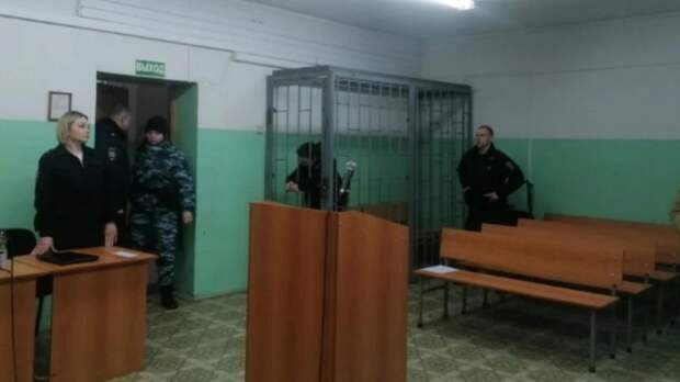 Жительница Серова пришла в магазин с топором и устроила погром