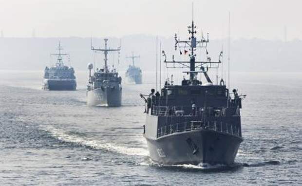 На фото: военные корабли Постоянной противоминной группы НАТО ONE с эстонским тральщиком Admiral Cowen