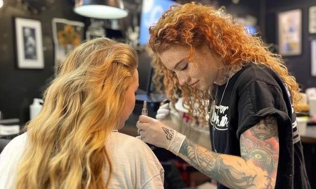 Тату с именами детей: 70 идей, которые вам захочется повторить