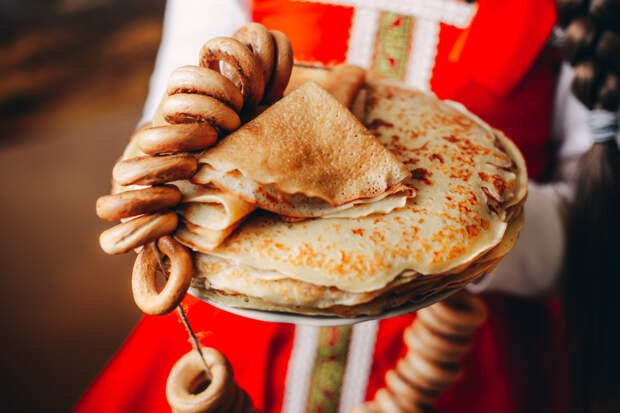 Астраханский священник разоблачил фейки о «запретных» блинах на Масленицу