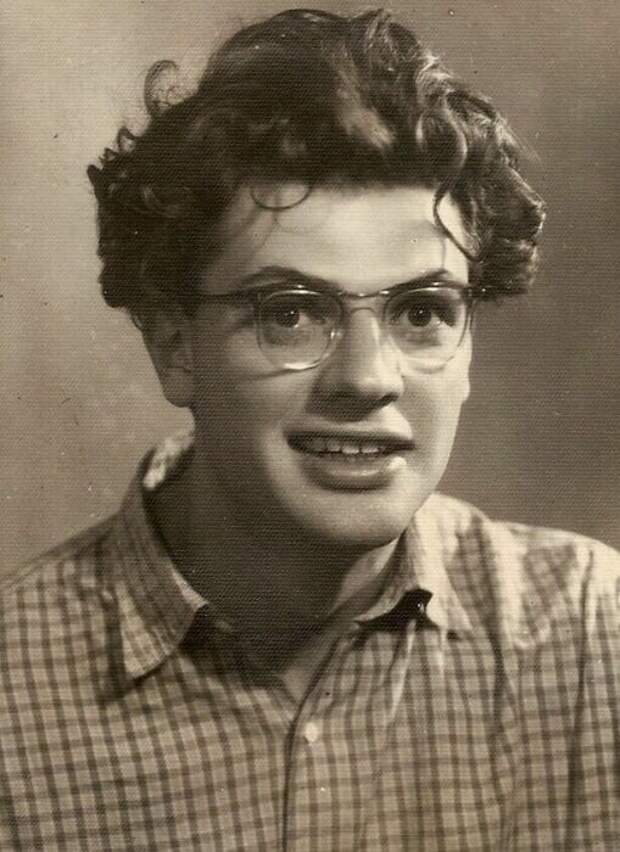 Александр Ширвиндт жил на две семьи. 