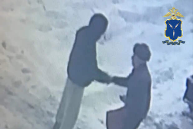 В Саратове полицейскими задержан студент колледжа, подозреваемый в пособничестве мошенникам, обманувшим двух пенсионеров