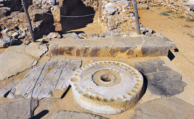 Каменный диск из Малии