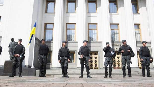 Милиция у здания Верховной Рады Украины. Архивное фото