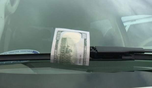 Если увидите деньги под дворниками, не выходите из машины: обман жуликов