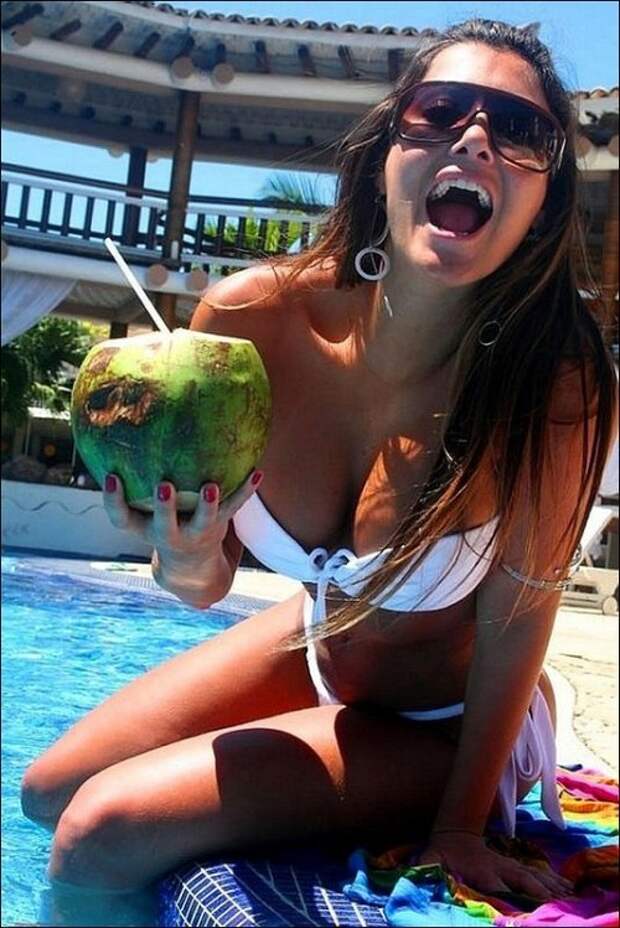 Пляжные девушки (20 фото)