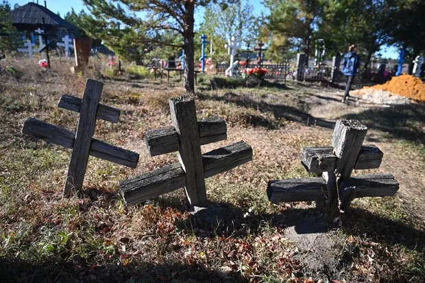 Богослов Лебедев объяснил, как обращаться с временным деревянным крестом с могилы