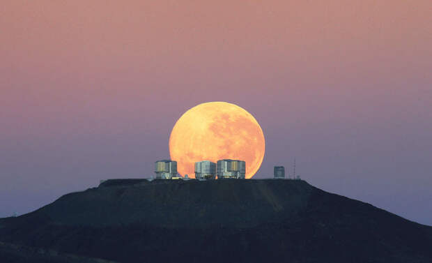 Очень Большой Телескоп (VLT) и Луна