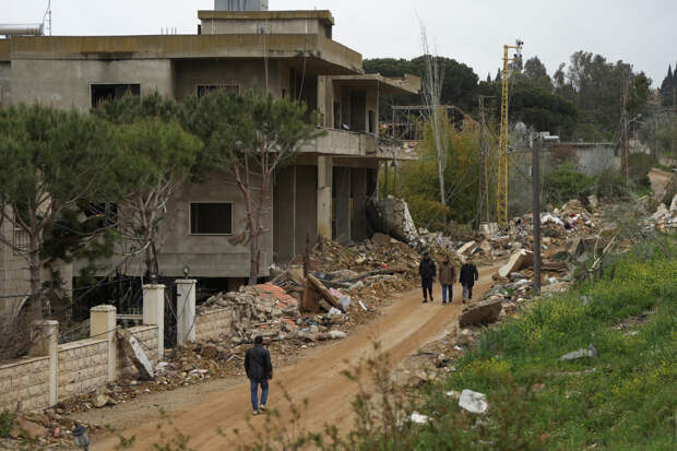 Снос взрывом улицы в Ливане армией Израиля попал на видео