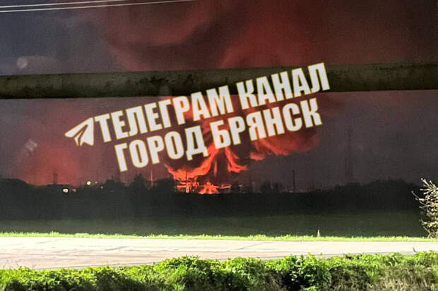 Беспилотники атаковали Брянскую область, один упал на подстанцию: видео пожара