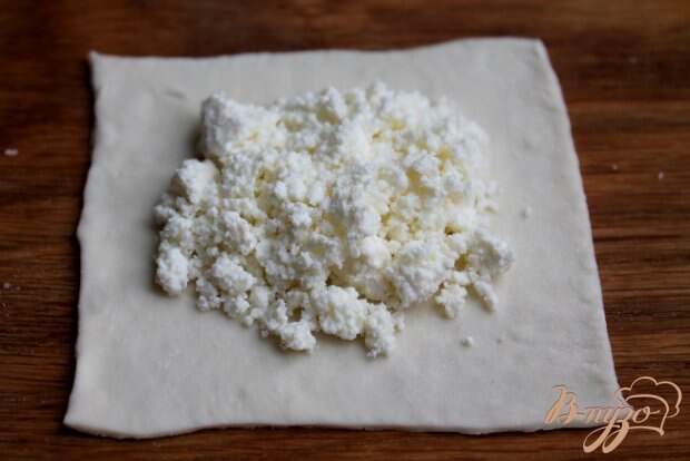 Слойки с творогом и клубникой Слойки с творогом и клубникой