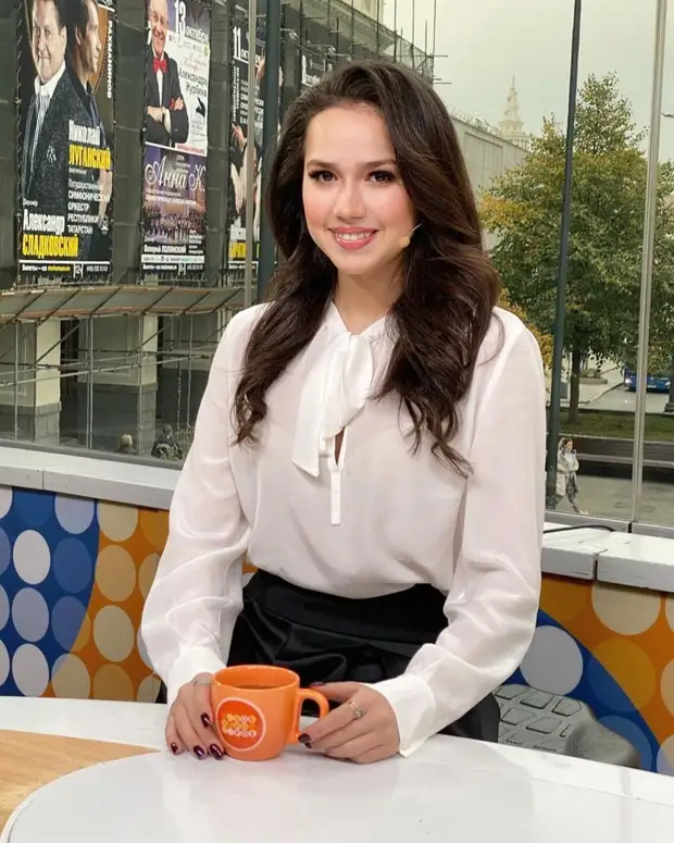 Алина Загитова показала фото без макияжа