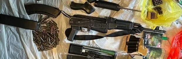 Гранатомёт, автомат Калашникова и четыре ружья: схроны с оружием нашли в Алматы