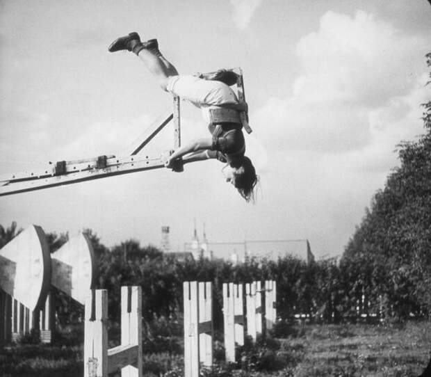8. "Летающие люди" - аттракцион, появившийся в 1935 году СССР, парковые аттракционы, советские аттракционы, фото