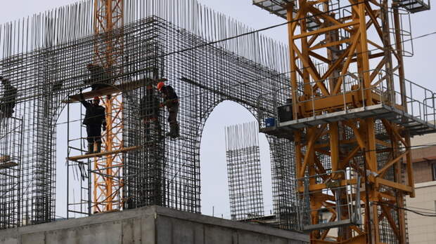 Растет на глазах. Строительство нового ЦУМа в Барнауле вышло на уровень второго этажа