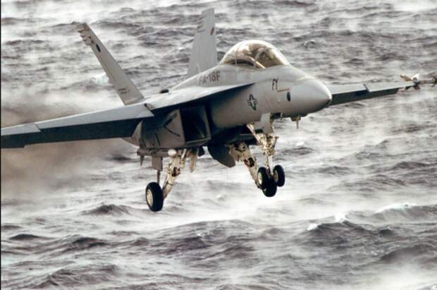 McDonnell Douglas F/A-18 Hornet перед крушением