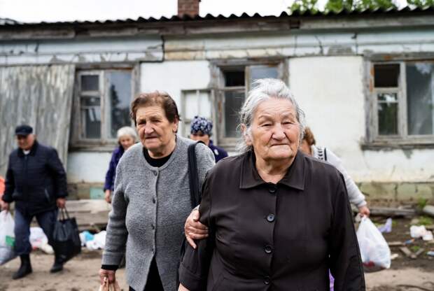 В Удмуртии выселяют бабушек, плетущих маскировочные сети
