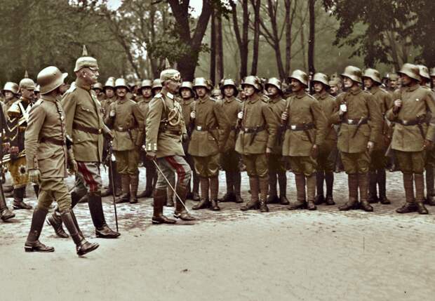 Вильгельм II перед своими солдатами