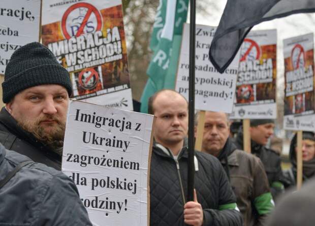 «Атмосфера не самая гостеприимная»: начался отток украинцев из Польши