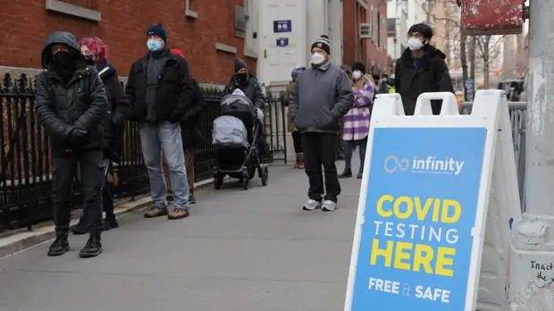 Байден заявил, что «омикрон» стал доминирующим штаммом коронавируса в США