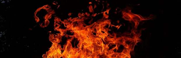 «Дышала сквозь окно». Пенсионерку спасли из горящей квартиры в Алматы