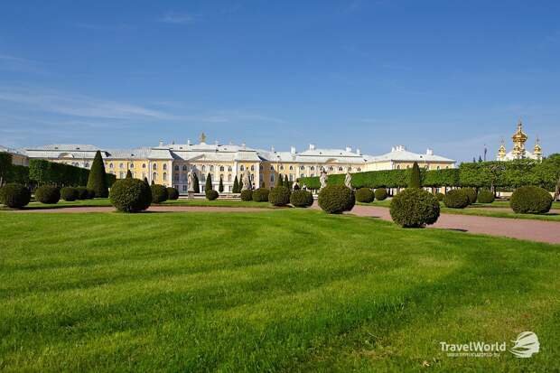 Большой дворец со стороны Верхнего сада