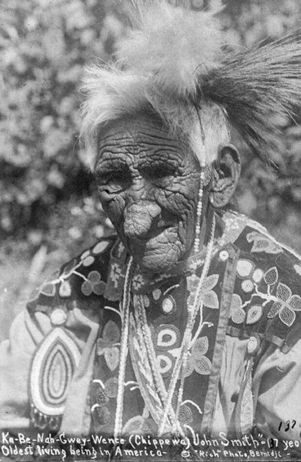 Индеец племени чиппева Джон Смит. | Фото: rarehistoricalphotos.com.